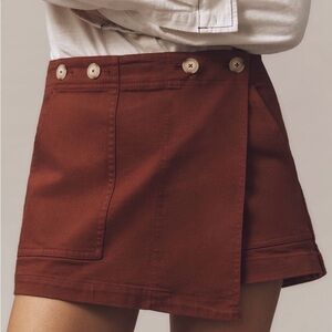 High-rise utility skort, dark brick color